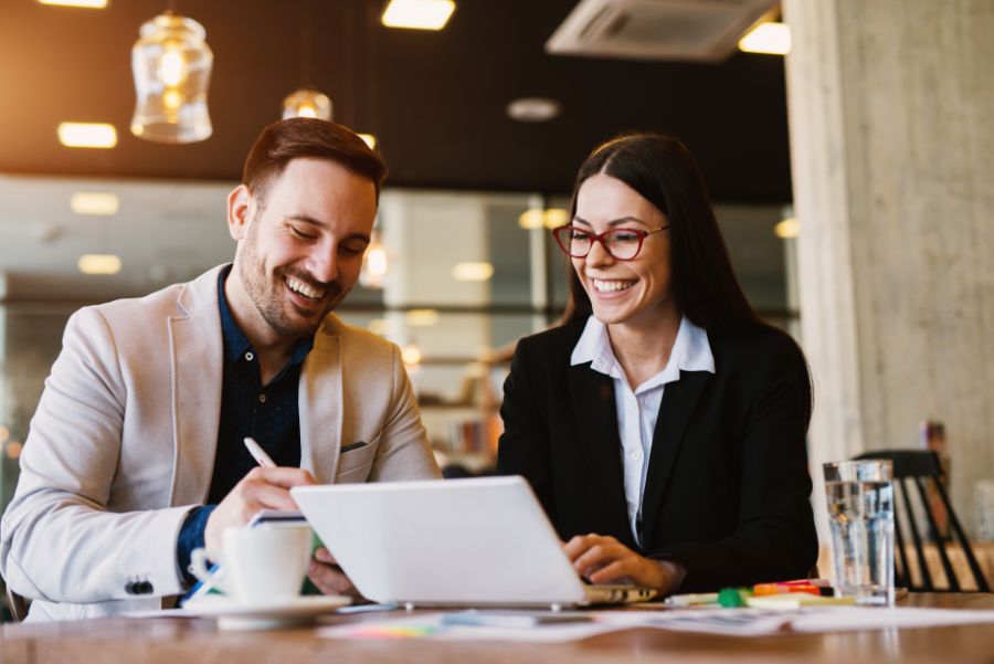 two-sales-reps-meeting-at-computer